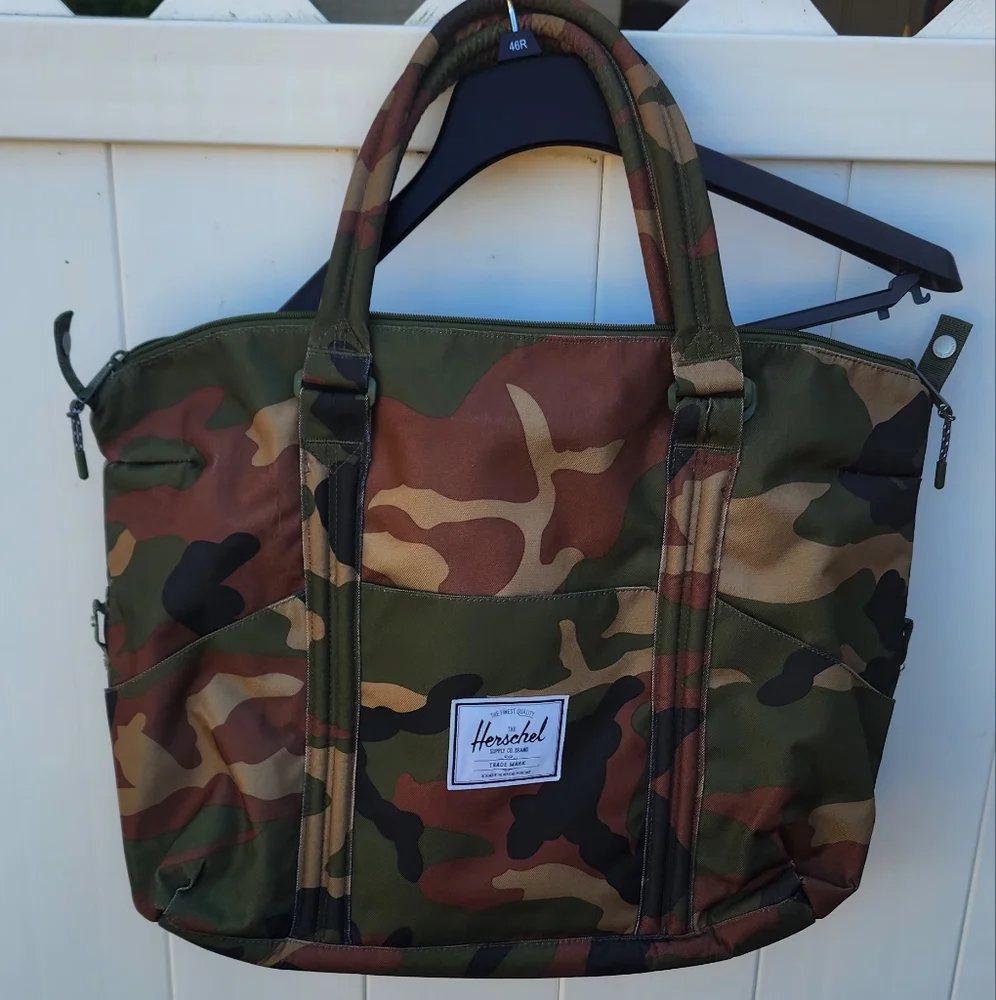 Herschel Strand Duffle Bag w/changing Pad (Camo) - Picture 1 of 4